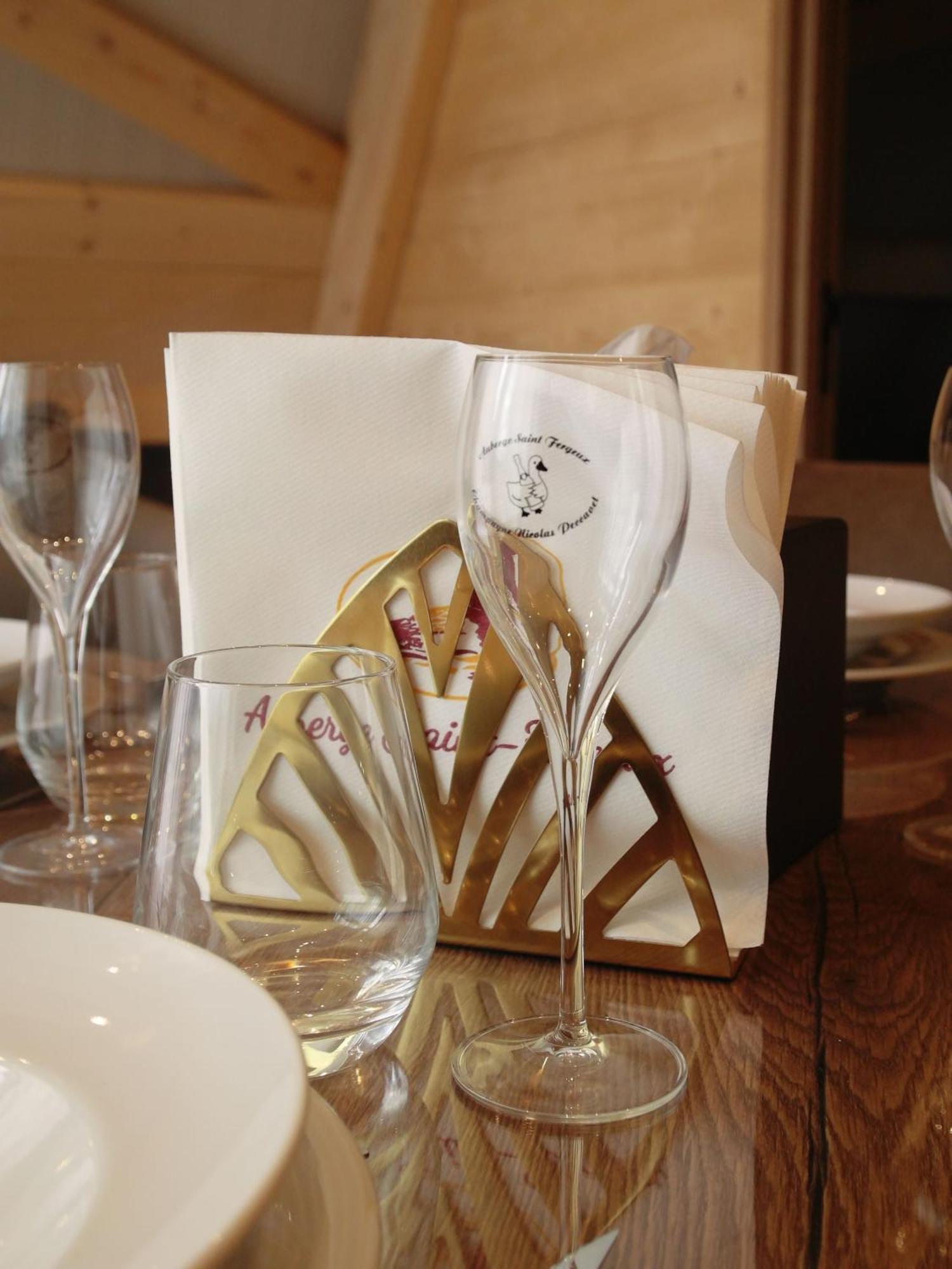 Auberge Saint Fergeux Gionges Exteriör bild